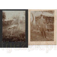 Elegancki mężczyzna uwieczniony na dwóch fotografiach w ogrodzie