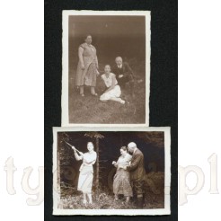 Wycieczka do lasu, dwie panie i jeden mężczyzna na fotografiach z 1932 roku