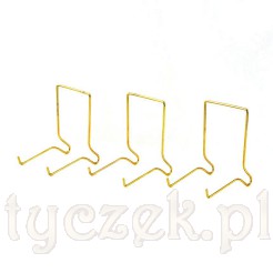 Komplet trzech identycznych stojaków w jednakowym rozmiarze i złotym kolroze