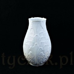 Okazały wazon stworzony niejako z porcelanowych liści