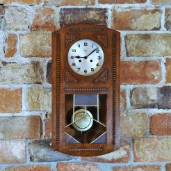 Witrażowy zegar z lat trzydziestych XX wieku