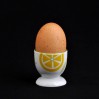 Ciekawy kieliszek do jajka zdobiona cytrynka