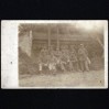 Stara fotografia w formie pocztówki przedstawiająca żołnierzy I Wojny Światowej