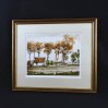 Poetycka grafika ukazuje piękny krajobraz wiejski wraz z zabudową i drzewam