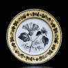 Fajansowy XIX-wieczny talerz z kwiatową dekoracją