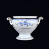 Nieduża waza wykonana została ze szlachetnej śląskiej porcelany w kolorze białym