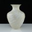 Dławisz - rzadkie pnącze zdobi wyjątkowy wazon z porcelany