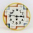 Gustowny wzór natryskowi zdobi ceramiczny zegar tzw SPRITZDEKOR