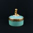 Seledynowo-złota bomboniera porcelanowa w szlachetnym wykonaniu