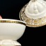 Dekoracyjny motyw zdobniczy na szlachetnej porcelanie śląskiej
