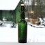 Czytelne napisy na szklanej butelce reklamujące browar Fuhrmann Bad Polzin