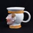 Niewielki kufel - porcelanowy kubek figuralny z uchem