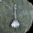 Duża srebrna łyżka z szufelką w kształcie muszli oraz motywem kwitnącej róży
