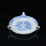 Paterka wykonana z porcelany z dawnych Tułowic ozdobiona orientalnymi dekoracjami w kolorze niebieskim