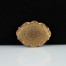 Porcelanowa brosza zdobiona luksusową metodą inkrustacji złotem. 