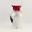 Iryzowane tło wazonu porcelanowego