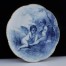 Romantyczny dekor biało niebieskiego talerza mającego ponad 100 lat