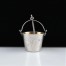 Srebrny koszyczek do parzenia herbaty z drugiej połowy XX wieku.