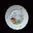 Kremową porcelanę zdobi motyw łączki z kolorowymi polnymi kwiatami