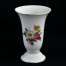 szlachetna biała porcelana zdobiona motywem kwiatowym
