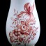 Artystyczne zdobienie kwiatowe na porcelanowym wazonie