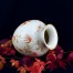 Okazały wazon wykonany został ze szlachetnej, śląskiej porcelany w odcieniu ecru