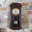 Stylowy, drewniany zegar na ścianę z I połowy XX wieku