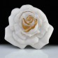 Biskwitowa róża - porcelanowa brosza z działu artystycznego Hutschenreuther, XX wiek
