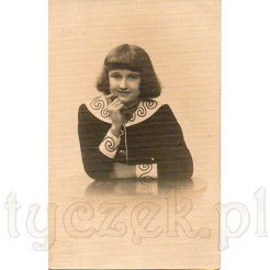 Portret młodej dziewczyny wykonany w znanym sosnowskim atelier Braci Altman