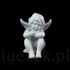 Uroczy porcelanowy aniołek