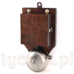 Odkryj urok minionych lat z tym zabytkowym dzwonkiem elektrycznym. Drewniana obudowa i metalowy gong tworzą niepowtarzalny klimat retro.