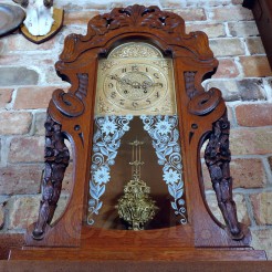 Niecodzienny zegar stojąco-wiszący z przełomu XIX i XX wieku