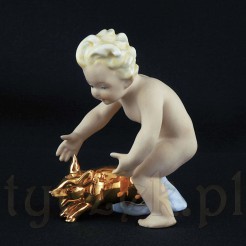 Putto łapię złotą świnkę- kolekcjonerska figurka szczęścia