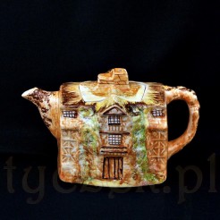 Oryginalna forma ceramiczna wzorowana na prawdziwym budynku Old Moreton Hall w Congleton w Cheshire w Anglii