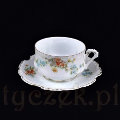 Przepiękna filiżanka wraz ze spodkiem ze śląskiej porcelany w śnieżnobiałej barwie