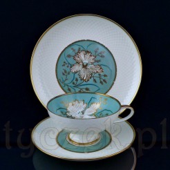 Współczesne trio śniadaniowe wykonane zostało z bawarskiej porcelany w kolorze ecru