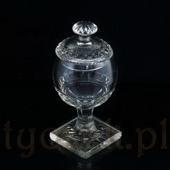 Kryształowy puchar z końca XIX wieku.