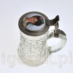 Kufel szklany z XIX wieku z porcelanową miniaturą