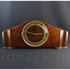Dostojny zegar kominkowy w drewnianej obudowie