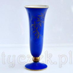 Cenny porcelanowy wazon w formie fletu