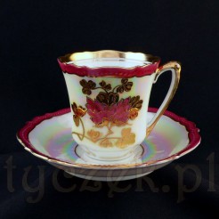 Porcelanowa filiżanka ze złotą koniczynką