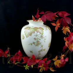 Okazały wazon z kremowej porcelany z Żar