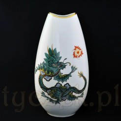 Ręcznie malowany chiński smok na białej porcelanie
