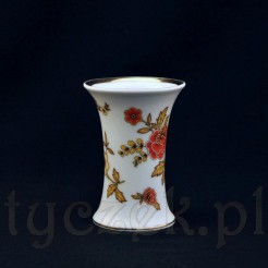 niewielki wazon wykonany ze szlachetnej porcelany