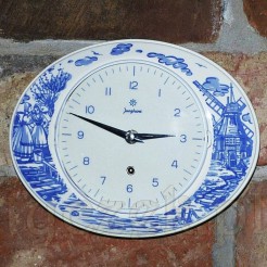 Wiszący zegarek w typie Delft z II połowy XX wieku