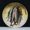 Wyjątkowy talerz wiszący Mettlach z rybami - ręcznie zdobiony model 1044