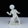 Putto z chartem – porcelanowa figurka Schaubach Kunst