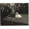 Dziewczynka z chłopcem na pamiątkowej fotografii