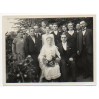 Pamiątkowe zdjęcie ślubne wraz z gośćmi weselnymi
