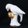 Gerold Tettau krzyżodziób porcelanowa figurka ptaka ze złotą jagodą na białej porcelanie Bavaria